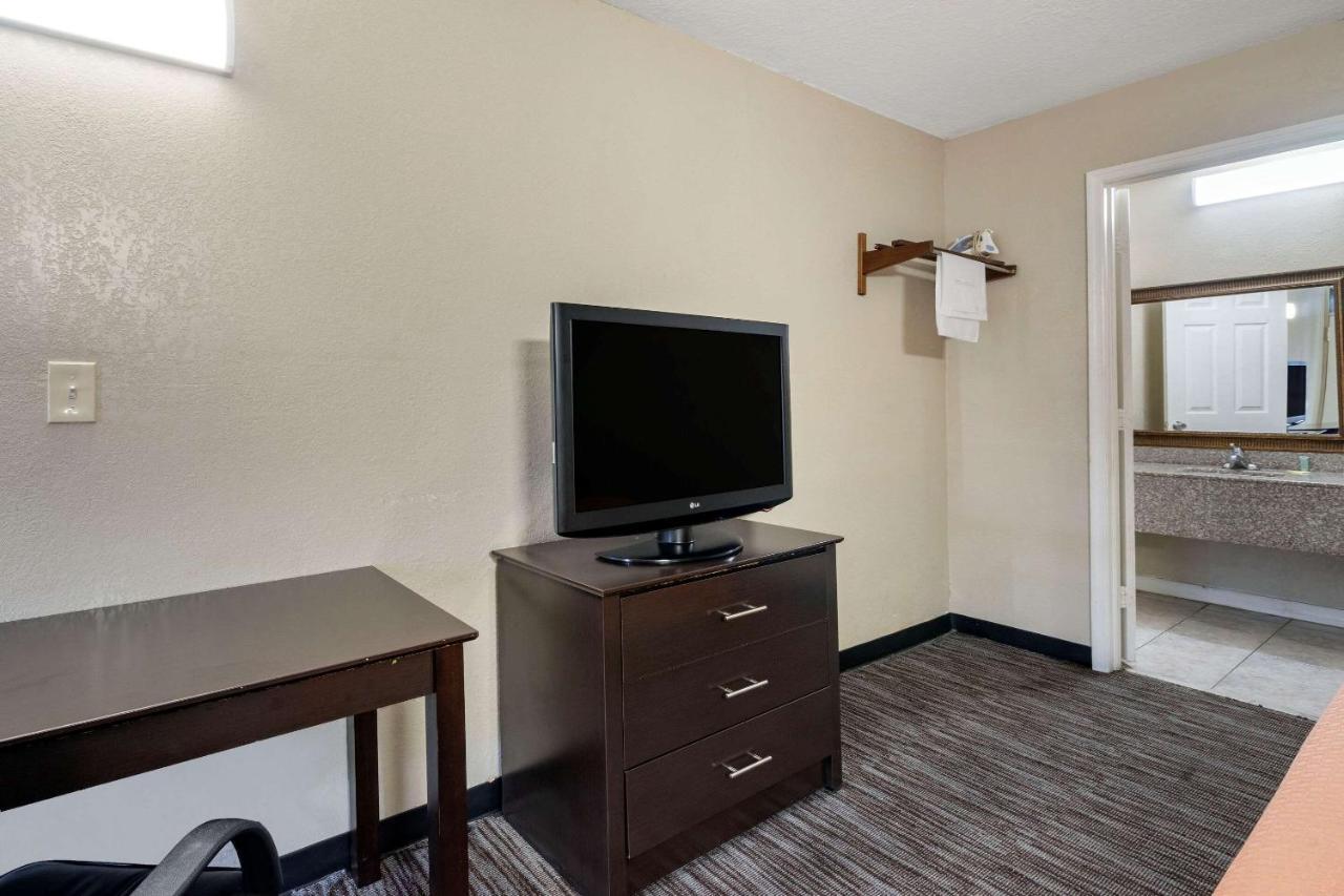 Rodeway Inn Clearwater-Largo Екстер'єр фото
