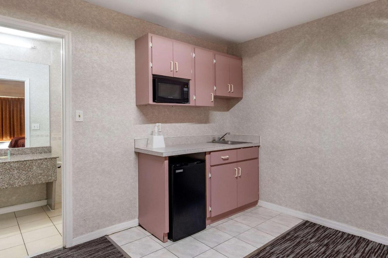 Rodeway Inn Clearwater-Largo Екстер'єр фото